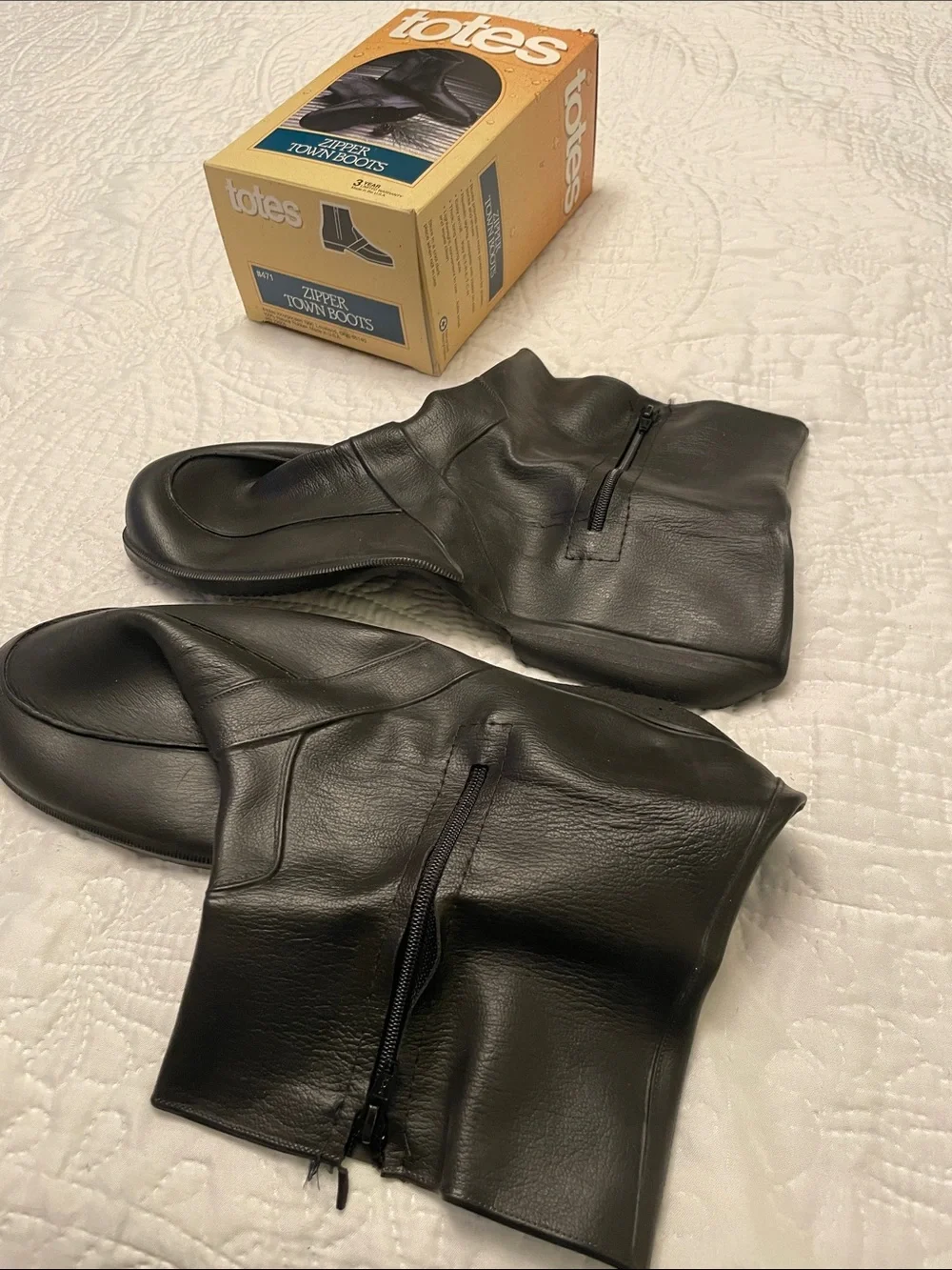 New Totes Zipper Town Boots or Shoe Rubbers Waterproof Your Footwear Size Large